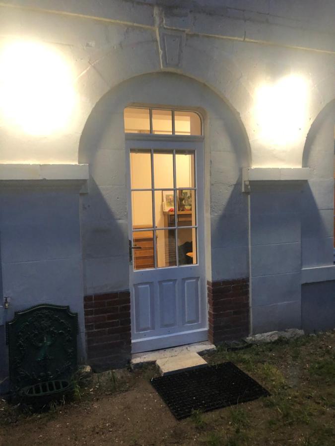 En Rez-de-jardin Apartment