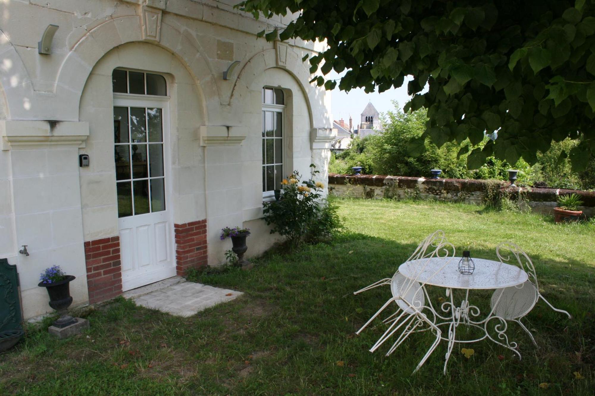 En Rez-de-jardin Apartment