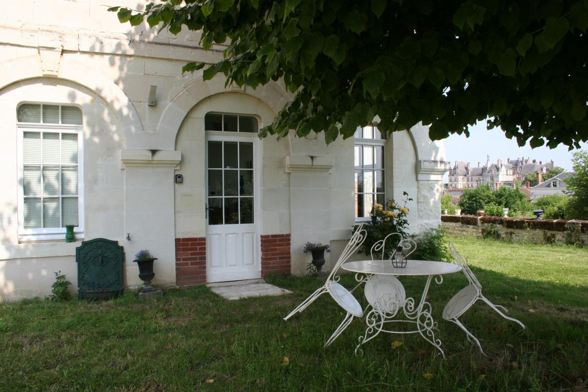 En Rez-de-jardin Apartment *